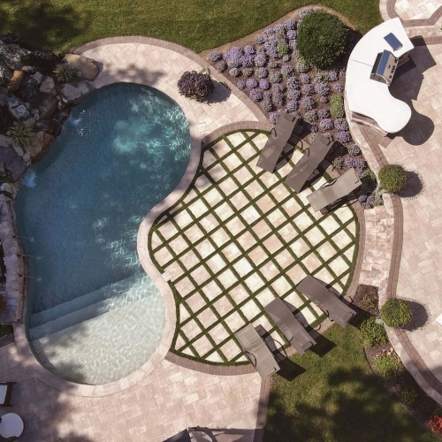 Pool Decks - Stone Ridge Contemporary 18x18 / Stone Ridge XL - Travertina
