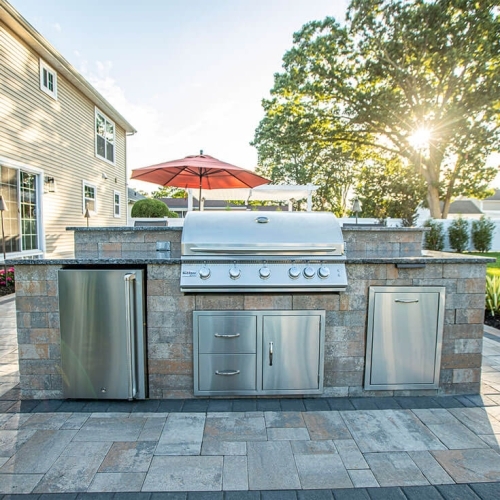 Outdoor Dining - Verona Contemporary wall Custom Kitchen - Westchester Blend