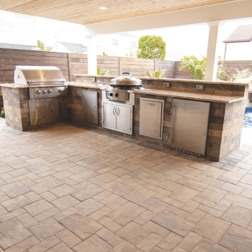 Outdoor Dining - Verona Wall - South Bay Blend