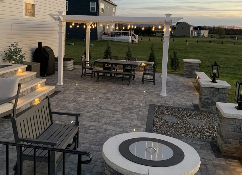 A Patio Fire Pit Retreat Designed for Year-Round Views
