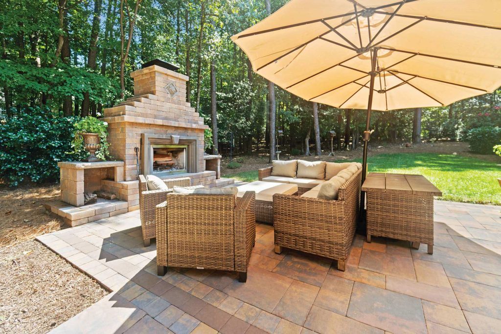 Backyard Fire Pit Seating That Encourages Comfort and Connection