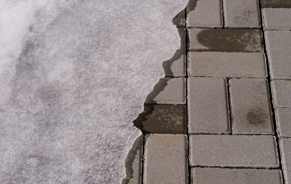Why Freeze–Thaw Conditions Place Higher Demands on Driveways