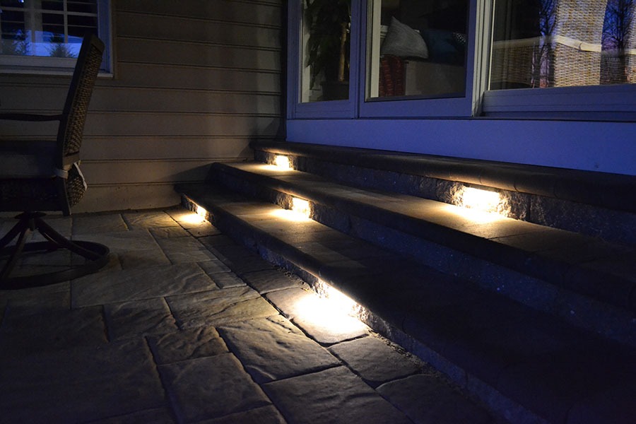 Hardscape Lighting That Complements Walls and Steps