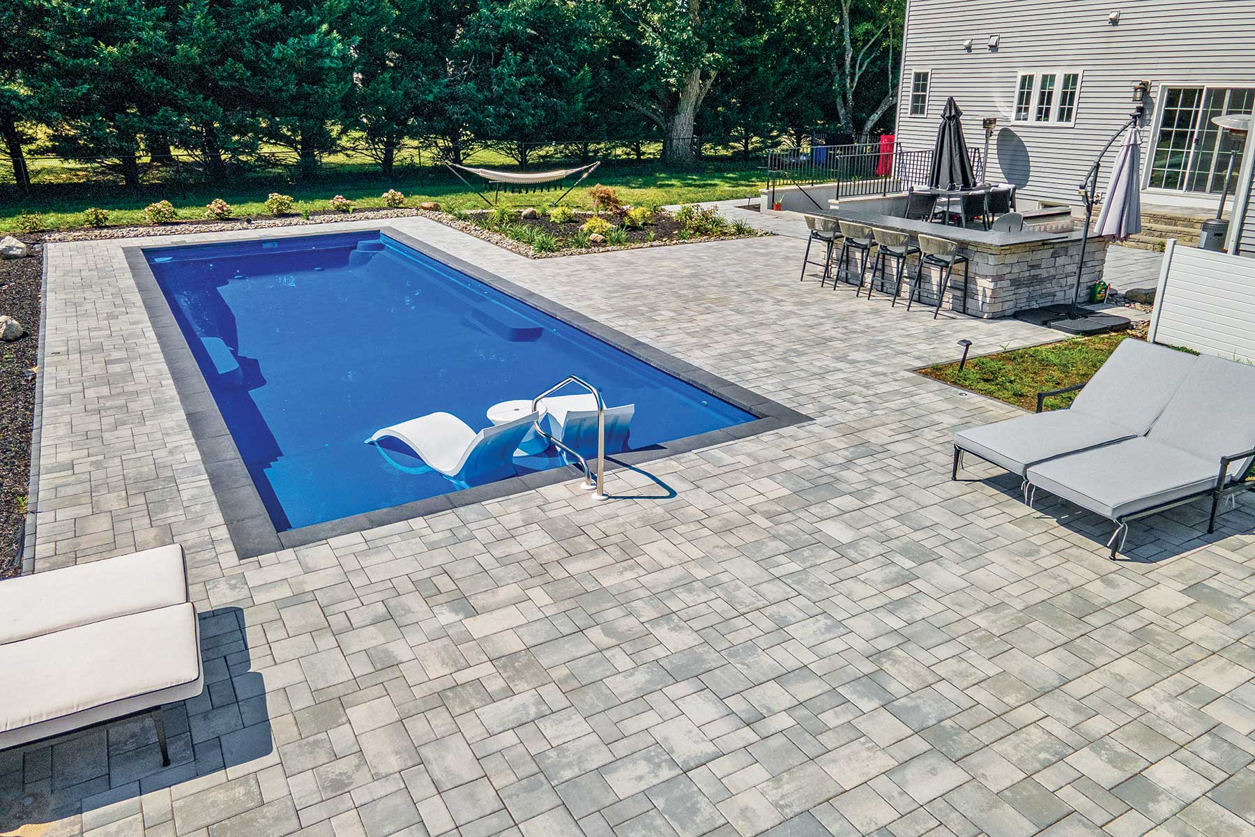 Pool Decks - Stone Ridge Contemporary - Oceanic Blue