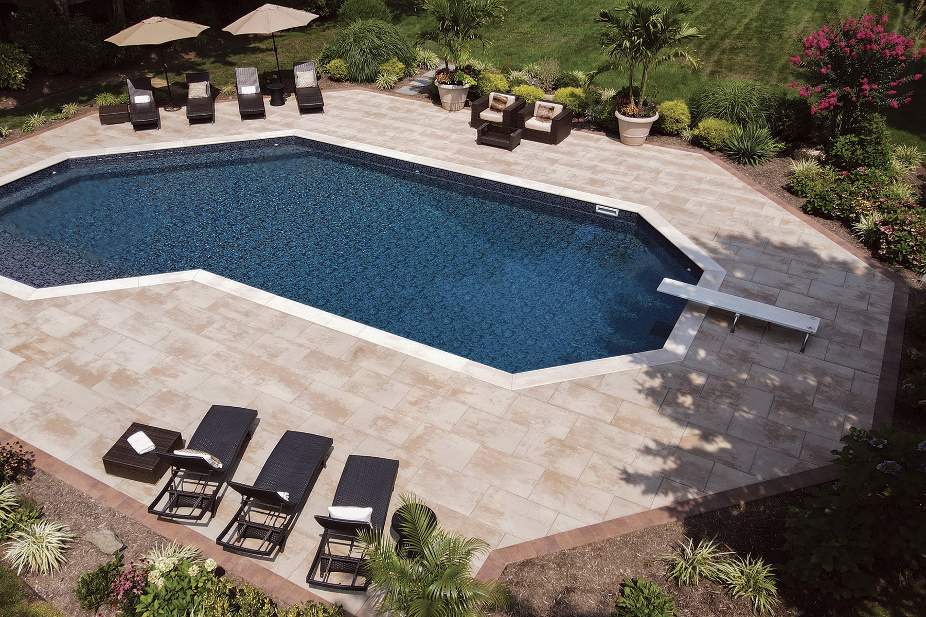 Pool Decks - Alpine Contemporary 26x36 - Travertina